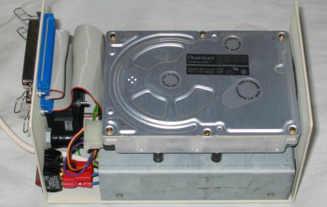 Cumana CA52WE SCSI Hard Drive open